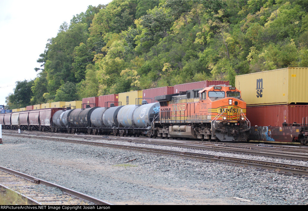 BNSF 5702 East